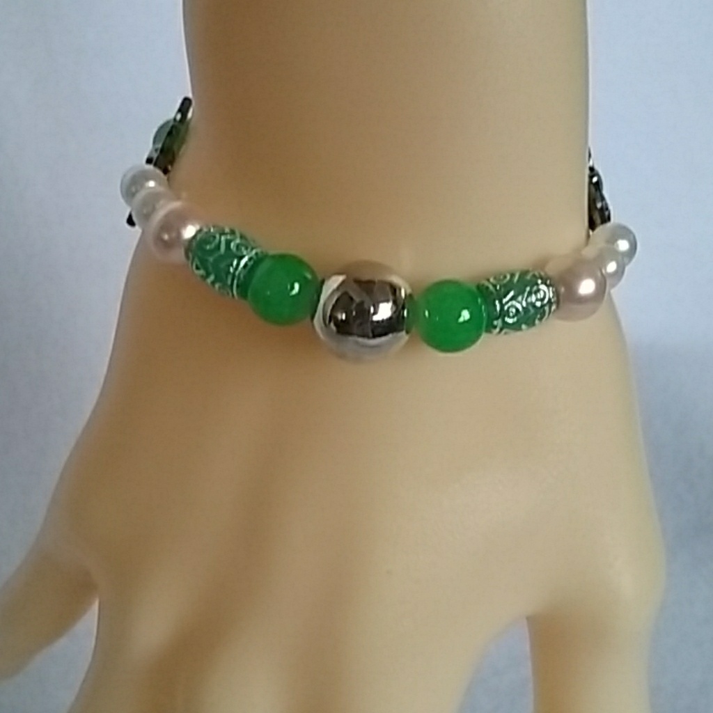 Green Floral Beaded Stretch Bracelet 15$